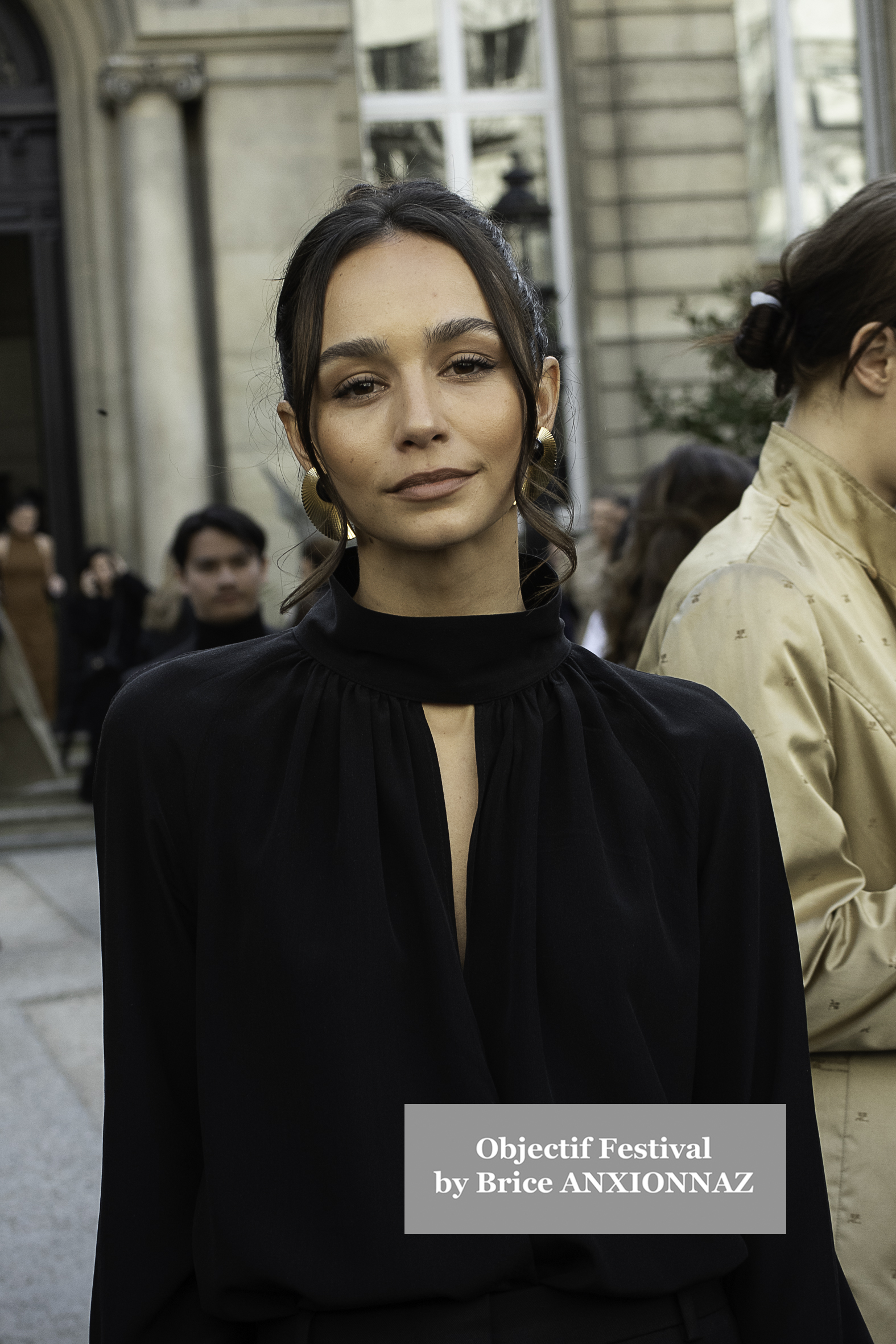Photo streetstyle de Leonie Hanne - Streetstyle photos of guest arrivals at the Nina Ricci show lors du défilé Nina Ricci Spring 2025 à Streetstyle-photos-of-guest-arrivals-at-the-Nina-Ricci-show, Paris Fashion Week le 7 March 2025 par Brice ANXIONNAZ (Objectif Festival)